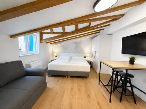 Šibenik, centar – potpuno uređena kuća s 4 apartmana