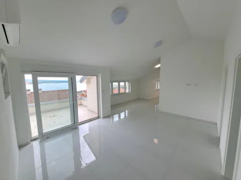 Crikvenica - Četverosoban stan s terasom 110 m2, novogradnja