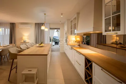 Rogoznica, Ražanj - autentica villa con vista mare