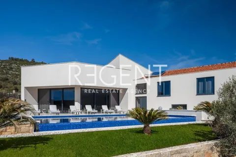 Trogir, Marina - luxusní vila v klidném prostředí, 6900m2