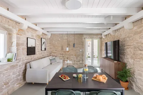 Brač, Pučišća - Nádherná kamenná vila 120 m2