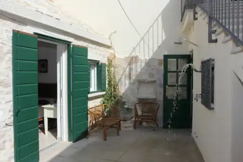 Brač, Mirca - kamenná vila s výhľadom na more, 300m2