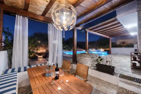 Rogoznica, Ražanj - Kamena villa s bazenom i pogledom na more