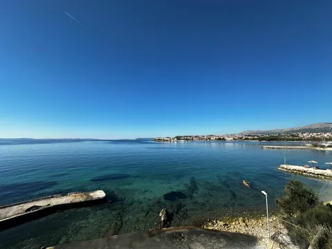Split, Podstrana - Luxusní dvoupodlažní byt první řada u moře, 200 m2