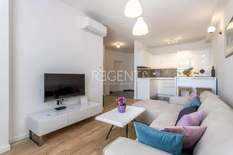 Split, Žnjan - Luxusní dvoupokojový penthouse 70 m2 s terasou