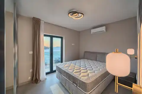 Ražanj – Vila s bazenom i panoramskim pogledom na more