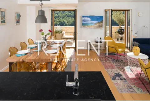 Hvar - villa in pietra dal design unico di 250m2