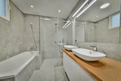 Zagreb, Ban Centar – Trosoban stan 131 m2