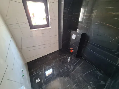 Makarska, Centar - Trzypokojowy penthouse z widokiem na morze 117 m2