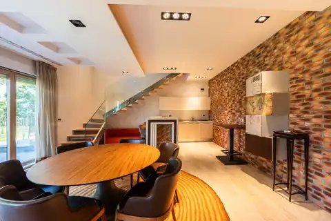 Kuća 376 m², Gornje Prekrižje — parcela 704 m²
