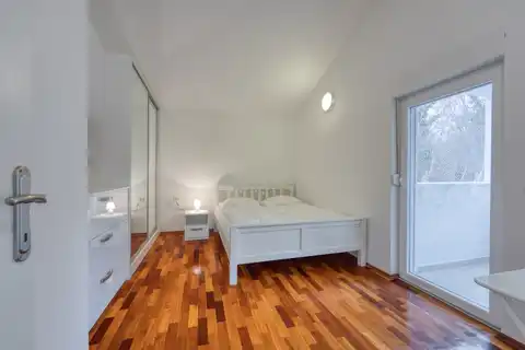 Parenzo, Vežnaveri – casa con due appartamenti