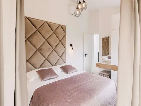 Zadar, Privlaka – Nově postavená kamenná-moderní vila