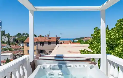 Rovinj – Luksuzna vila s bazenom prvi red do mora