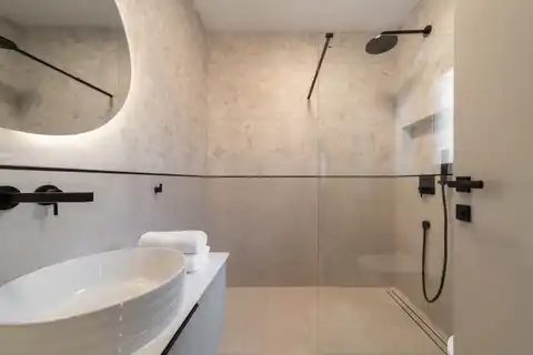 Podstrana - Moderná luxusná vila s bazénom a strešnou terasou