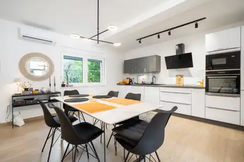 Vodice, Zatonska Straße - Doppelhaushälfte in ausgezeichneter Lage