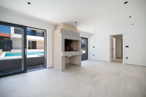 Trogir - Nuova villa moderna di 300m2 con piscina e jacuzzi