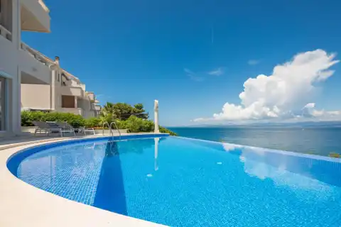 Brač - Moderna vila prvi red uz more