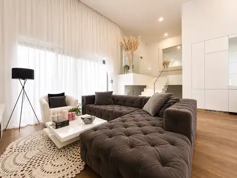 Dům 370 m², Maksimir — 4 ložnice, zahrada, garáž