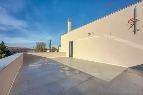 Poreč – Moderna vila s pogledom na more