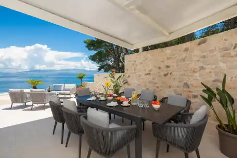 Brač - Moderna vila prvi red uz more