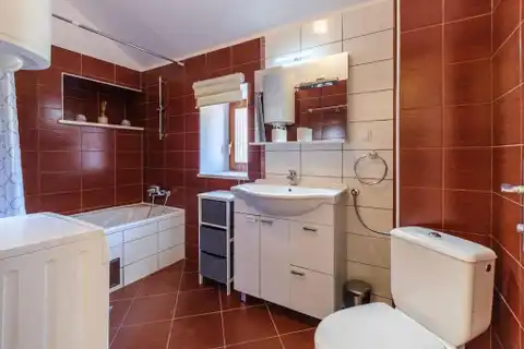 Brač, Sutivan - Kamena kuća