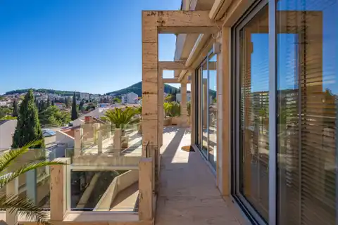 Dubrovnik, Lapad – penthouse 268 m², krovna terasa, bazen, garaža