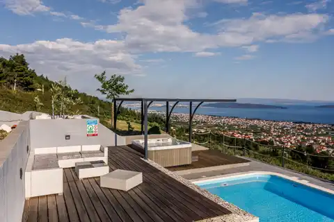 Vila 232 m², Kaštel Stari — 4SS, grijani bazen, pogled na more
