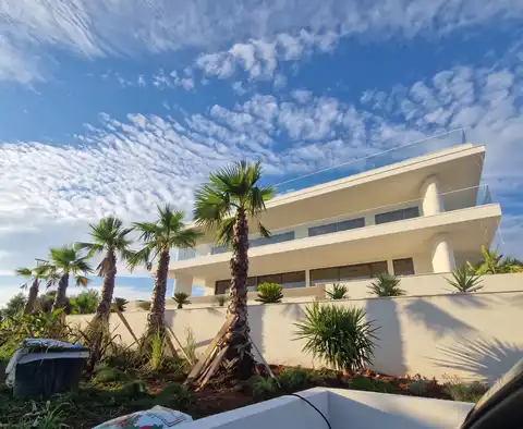 Zadar, Sukošan – vila 326 m² s dva bazena, dizalom i wellnessom