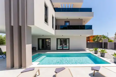 Istra, Pula - Luksuzna vila 250 m2 s pogledom na Brijune