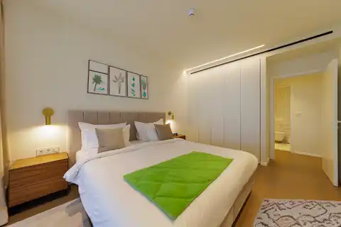 Istra, Petram Resort – trosoban apartman 95 m², balkon, pogled na park