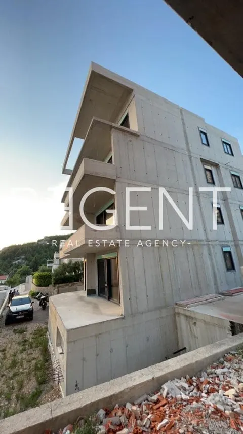 Makarska, Veliko Brdo - edificio in costruzione con 6 appartamenti, 588 m2