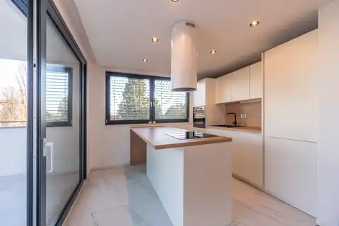 Загреб, Сребрняк – роскошная четырехкомнатная квартира