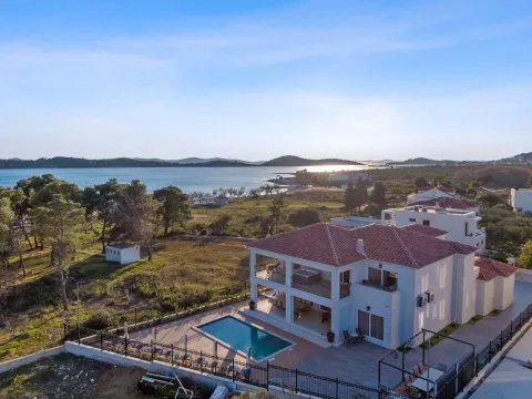 Šibenik, Vodice - luxusní vila s bazénem a panoramatickým výhledem 530m2