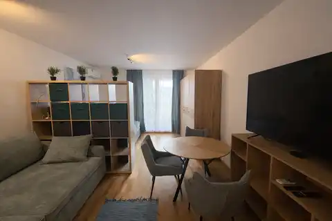 Záhreb, Špansko - moderná garsónka s loggiou