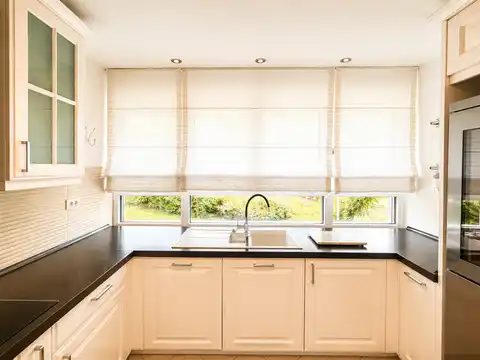 Záhreb, Medveščak – byt 150 m² na prenájom, 4 spálne, loggia, garáž