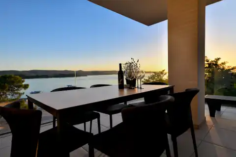Zadar, Turanj – Luksuzna vila s apartmanima, prvi red do mora