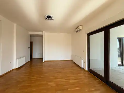 Zagreb, Gračani - prostran peterosoban stan s terasom i vrtom