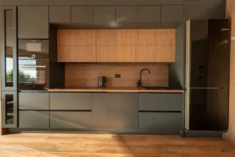 Split, Strožanac - Moderna vila s pogledom na more, bazenom i pomoćnim objektom 50 m2