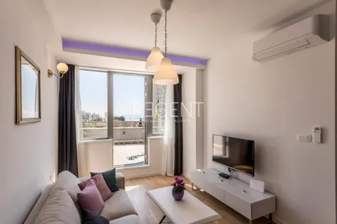 Split, Žnjan - Luxusní dvoupokojový penthouse 70 m2 s terasou