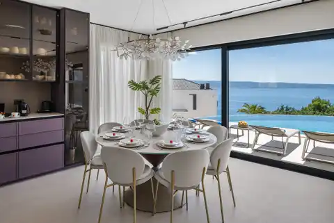 Podstrana - Vila s bazénom a výhľadom na more