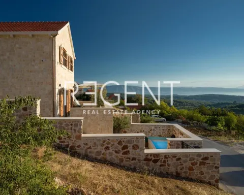 Hvar - villa in pietra dal design unico di 250m2