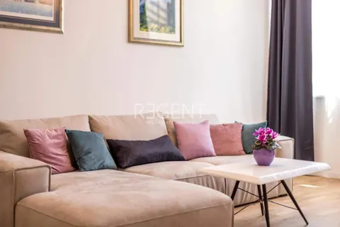 Split, Žnjan - Luxusní dvoupokojový penthouse 70 m2 s terasou