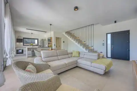 Kuća 230 m² — grijani bazen, krovna terasa, Poreč