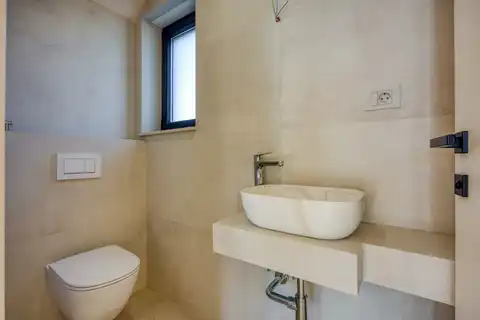 Poreč – Moderna vila s krovnom terasom