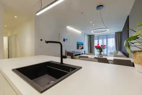 Istra, Petram Resort – trosoban apartman 95 m², balkon, pogled na park