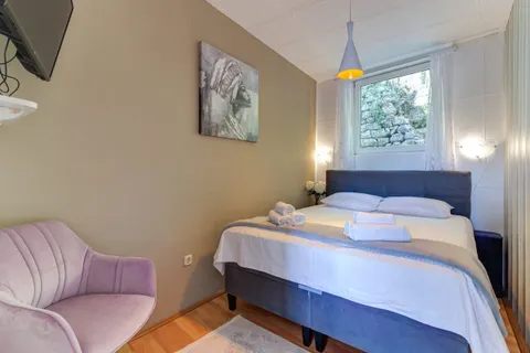 Crikvenica - Kamena kuća s pogledom na more