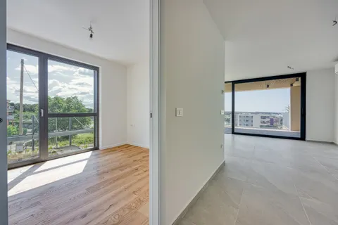 Istra, Novigrad - Trosoban apartman u luksuznom stambenom kompleksu 93 m2