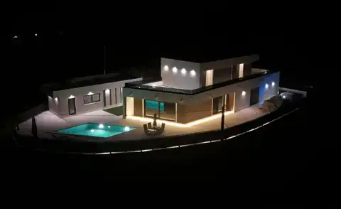 Split, Strožanac - Moderna vila s pogledom na more, bazenom i pomoćnim objektom 50 m2