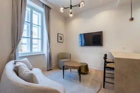 Stan 33 m² za najam — prvi najam, Centar