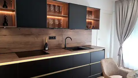 Split, Strožanac – For rent, three-room apartment 103 m² loggia jacuzzi parking